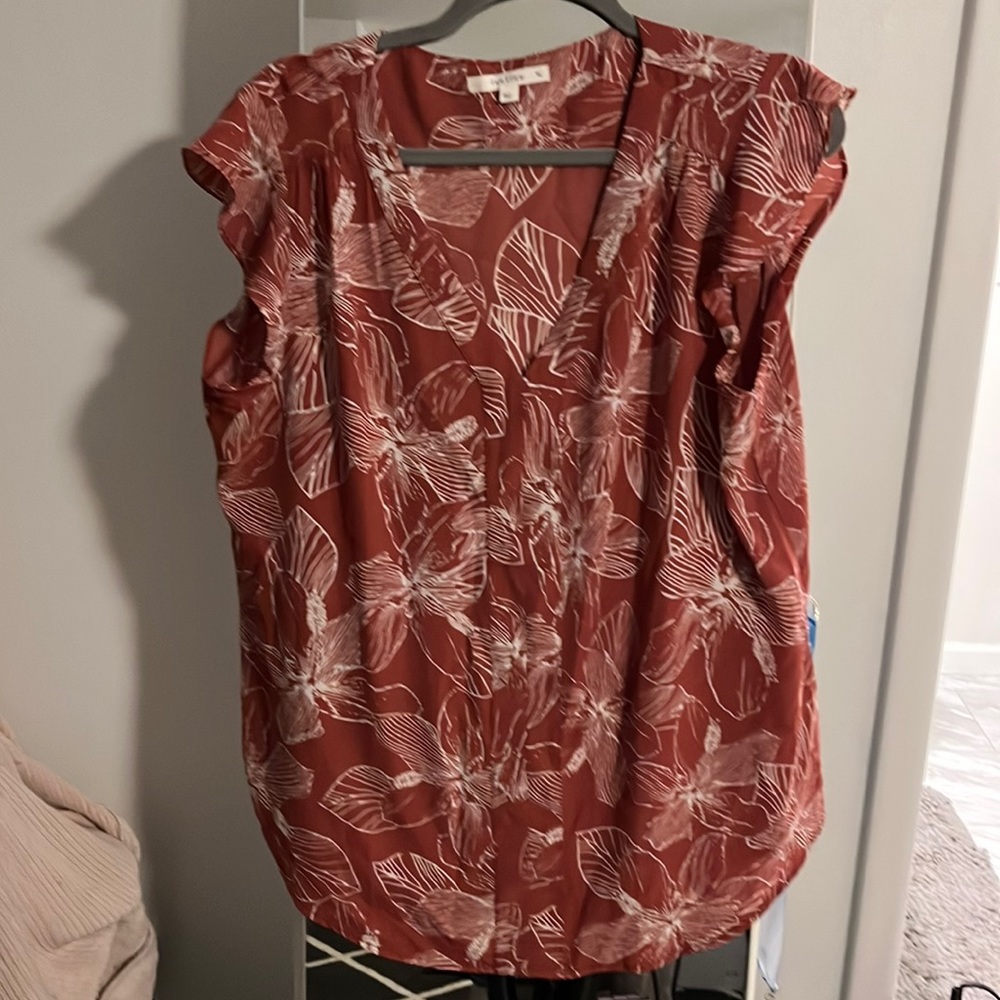 Hawaiian flutter-sleeve top